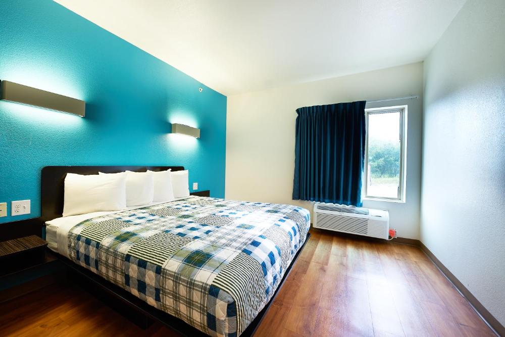 Superior King Room interior