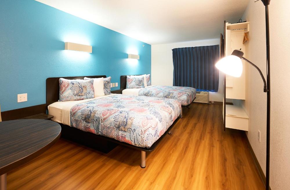 Deluxe Queen Room interior